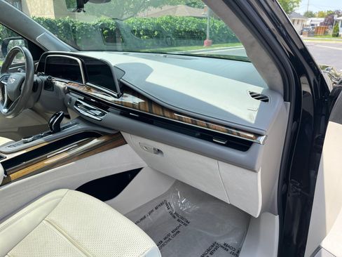 Used 2021 Cadillac Escalade ESV Premium Luxury Platinum w/ Heavy-Duty Trailer Package AWD/4WD image 30