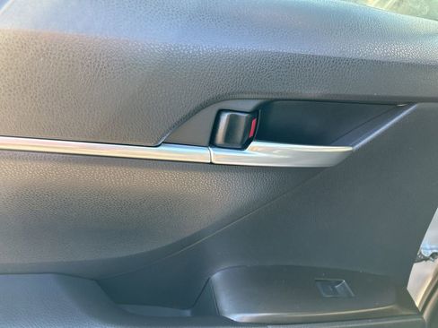 Used 2024 Toyota Camry SE image 18