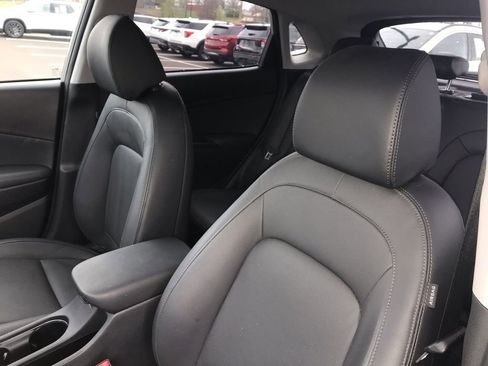 Used 2023 Hyundai Kona Limited image 11