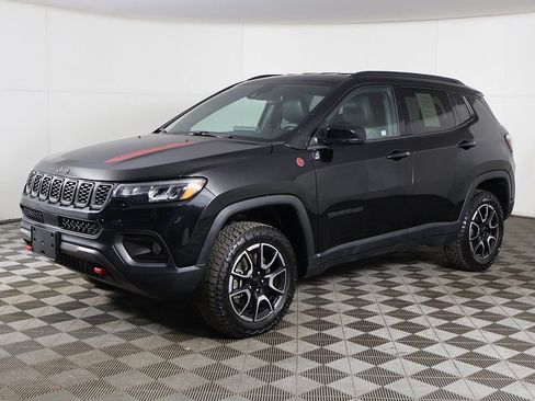 Used 2024 Jeep Compass Trailhawk AWD/4WD image 6
