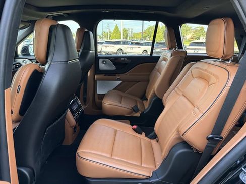 Used 2023 Lincoln Aviator Black Label AWD/4WD image 17