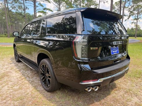 New 2025 Chevrolet Suburban Premier RWD image 3
