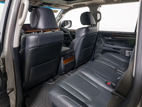 Used 2020 Lexus LX 570 4WD w/ Luxury Package image 21