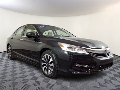 Used 2017 Honda Accord Touring image 1
