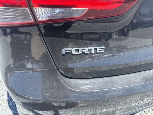 Used 2017 Kia Forte LX FWD image 9