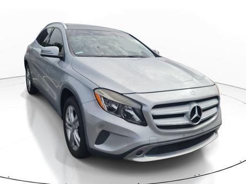 Used 2015 Mercedes-Benz GLA 250 4MATIC image 3