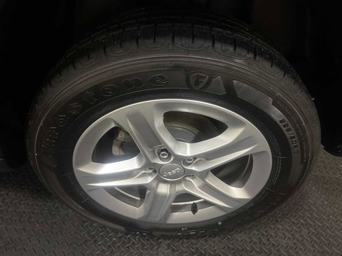 Used 2023 Jeep Compass Latitude image 9