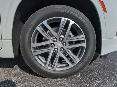 Used 2023 Chevrolet Traverse High Country FWD image 11
