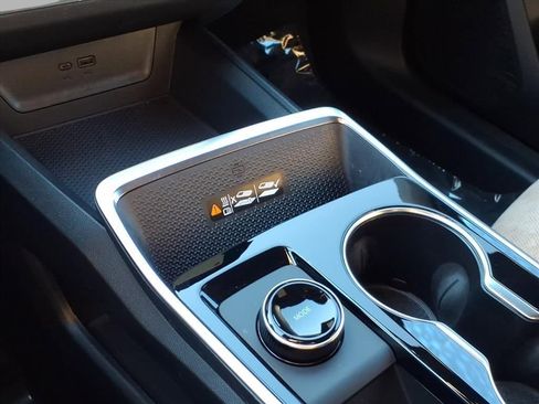 Used 2025 Chevrolet Equinox ACTIV w/ Safety and Technology Package image 19