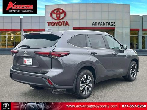 Used 2024 Toyota Highlander XLE AWD/4WD image 7