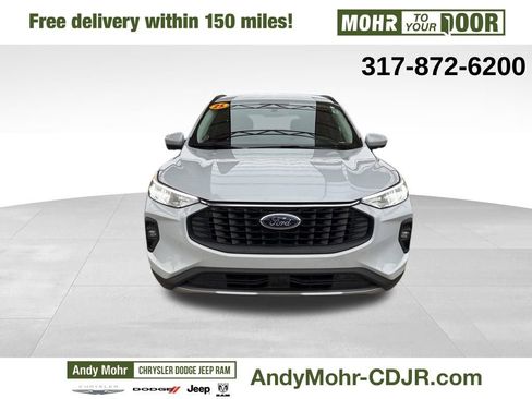 Used 2025 Ford Escape SE image 2