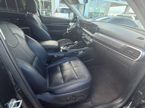Used 2023 Kia Telluride EX w/ EX Captain's Chair Package FWD image 12