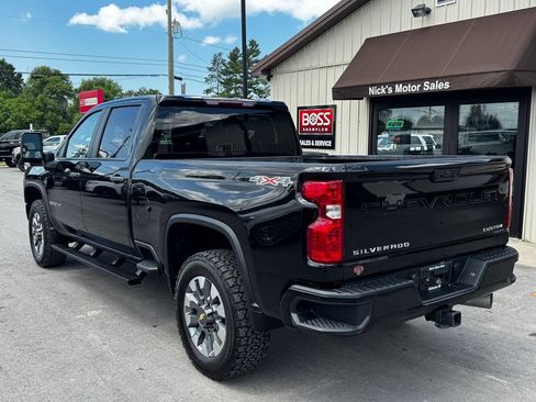 Used 2022 Chevrolet Silverado 2500 Custom w/ Custom Value Package AWD/4WD image 4