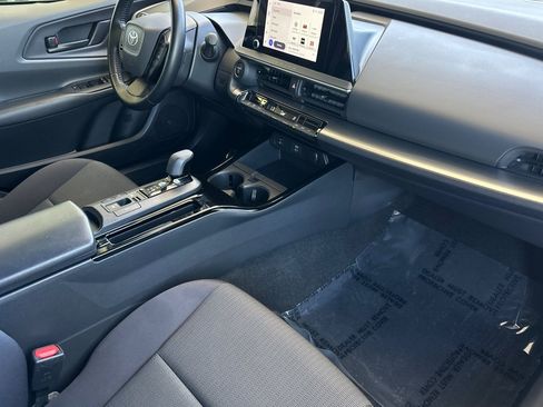 Used 2024 Toyota Prius LE FWD image 32
