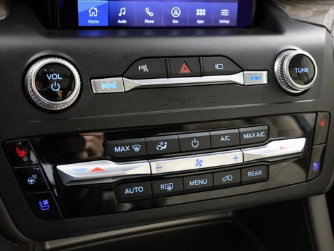 Used 2020 Ford Explorer Platinum w/ Premium Technology Package image 33