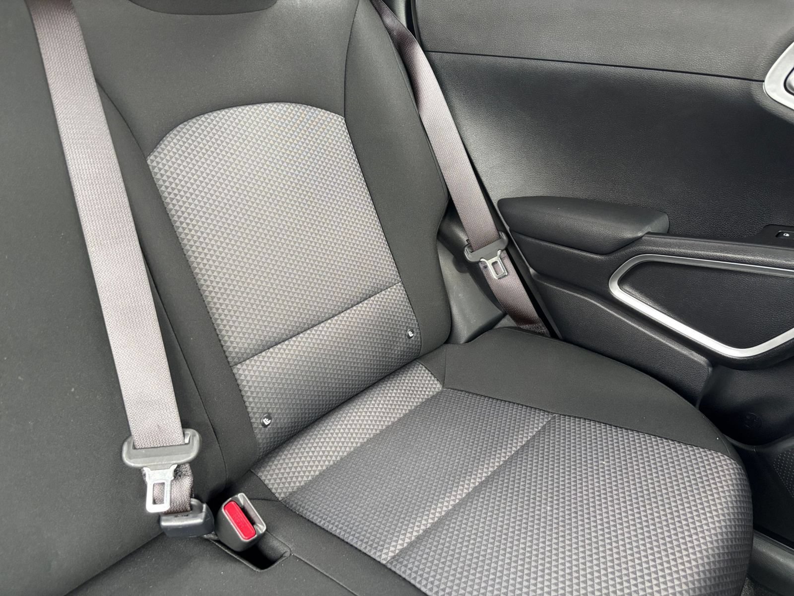 Used 2025 Kia Soul LX w/ LX Technology Package FWD image 34