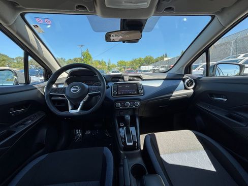 Used 2025 Nissan Versa SV image 31