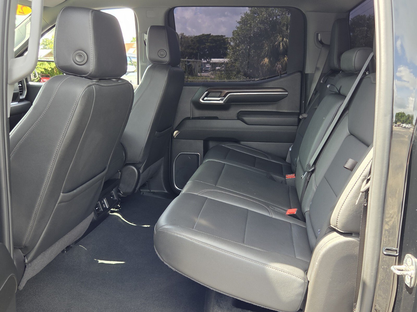 Used 2024 GMC Sierra 1500 SLT AWD/4WD image 10