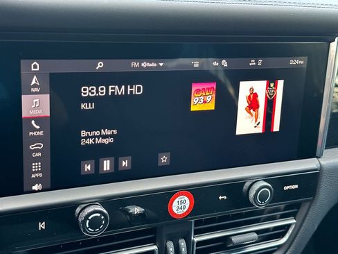 New 2026 Porsche Macan AWD/4WD image 21