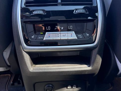 Used 2025 BMW X7 xDrive40i w/ Premium Package AWD/4WD image 15