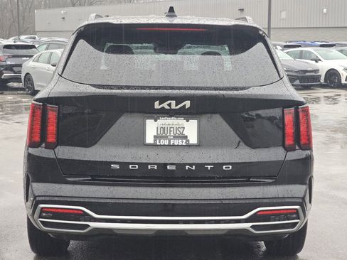 Used 2022 Kia Sorento S image 14