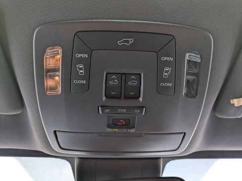 Used 2022 Toyota Sienna XSE image 14