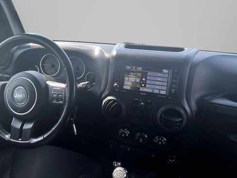 Used 2016 Jeep Wrangler Sahara w/ Connectivity Group AWD/4WD image 7