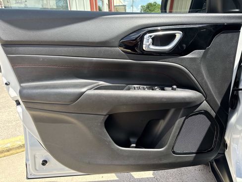 Used 2025 Jeep Compass Trailhawk image 18