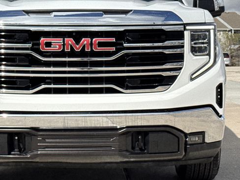 Used 2024 GMC Sierra 1500 SLT image 10