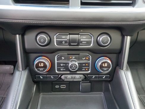 Used 2023 Chevrolet Suburban Z71 w/ Off-Road Capability Package AWD/4WD image 31
