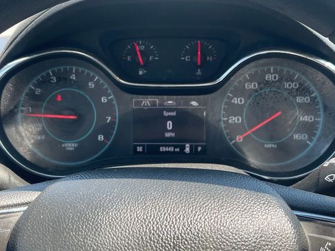 Used 2018 Chevrolet Cruze LT w/ Convenience Package FWD image 22