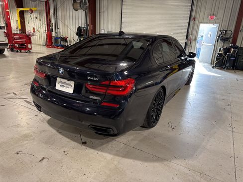 Used 2019 BMW 740i w/ M Sport Package image 7