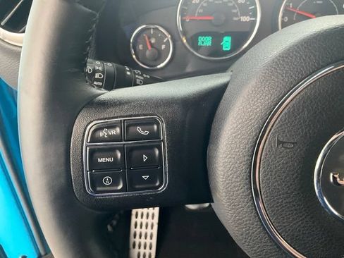 Used 2017 Jeep Wrangler Unlimited Sahara w/ Dual Top Group AWD/4WD image 8