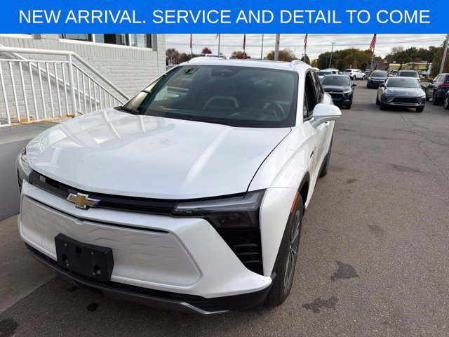 Used 2024 Chevrolet Blazer EV LT AWD/4WD image 2