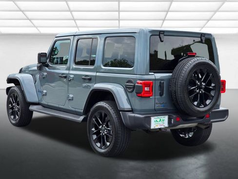 Used 2025 Jeep Wrangler Unlimited Sahara AWD/4WD image 18