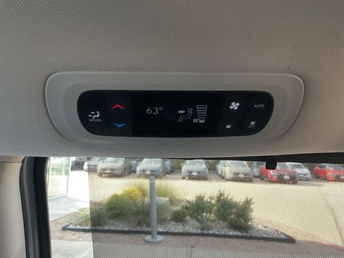 Used 2024 Chrysler Pacifica Touring-L FWD image 14