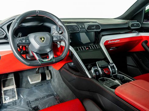 Used 2020 Lamborghini Urus image 2