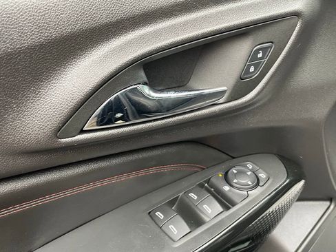 Used 2025 Chevrolet Trax RS w/ Driver Confidence Package image 11