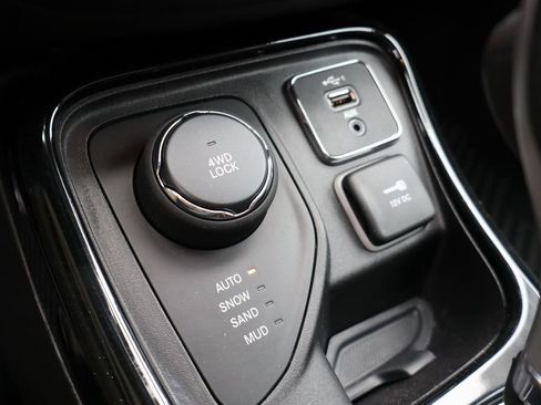 Used 2020 Jeep Compass Latitude image 23