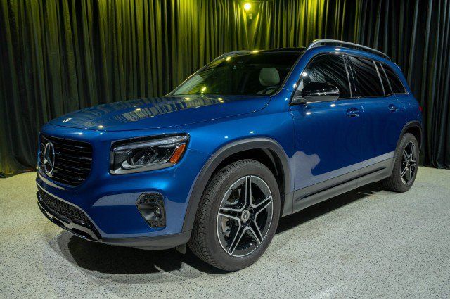 Certified 2026 Mercedes-Benz GLB 250 image 1