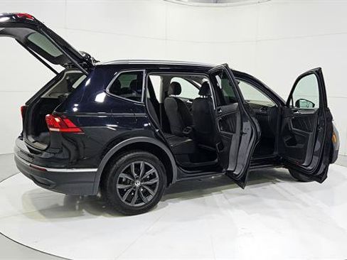 Used 2024 Volkswagen Tiguan SE FWD image 32