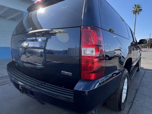 Used 2008 Chevrolet Suburban LT image 3