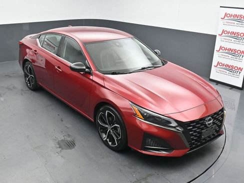 Used 2023 Nissan Altima 2.5 SR FWD image 24