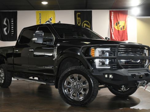 Used 2019 Ford F250 Lariat w/ Lariat Ultimate Package image 3