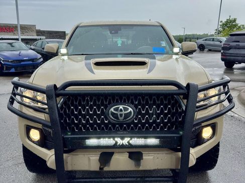 Used 2019 Toyota Tacoma TRD Sport w/ Technology Package AWD/4WD image 8