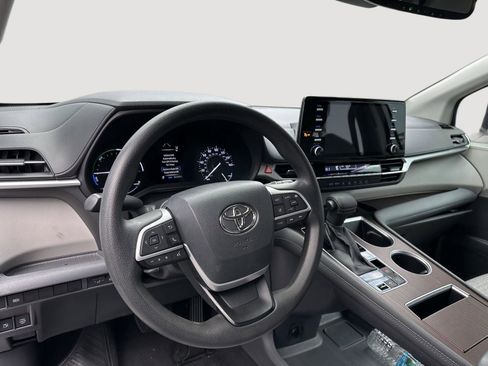 Used 2021 Toyota Sienna LE w/ LE Plus Package image 53