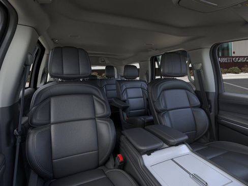 New 2026 Lincoln Navigator Premiere AWD/4WD image 10