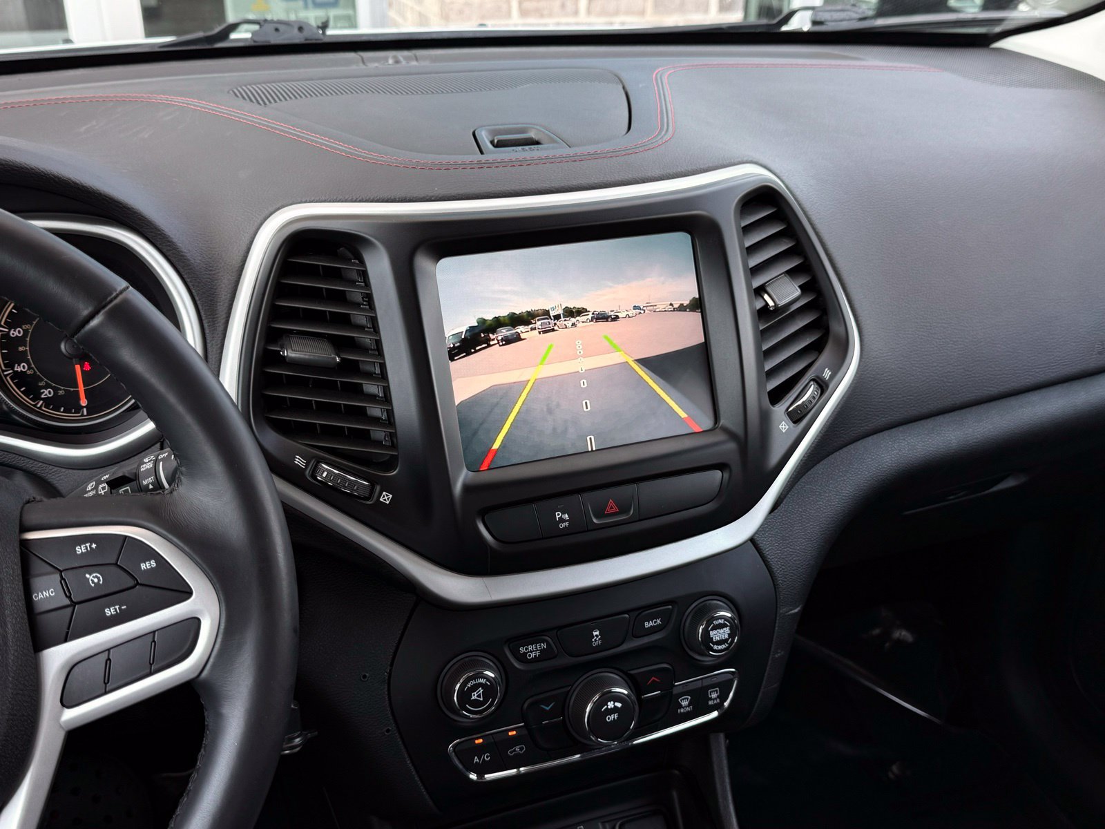 Used 2017 Jeep Cherokee Trailhawk AWD/4WD image 35
