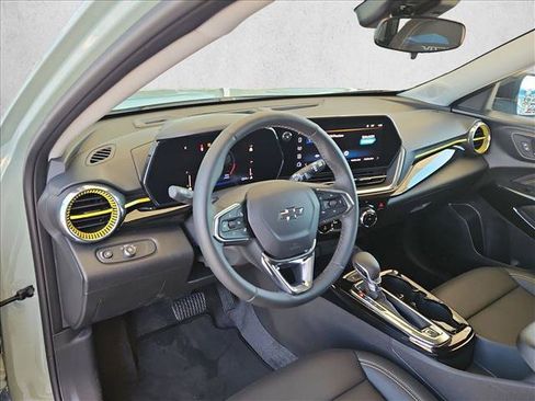 Used 2025 Chevrolet Trax ACTIV FWD image 10