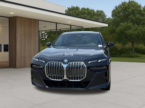Certified 2024 BMW i7 eDrive50 w/ M Sport Package RWD image 3